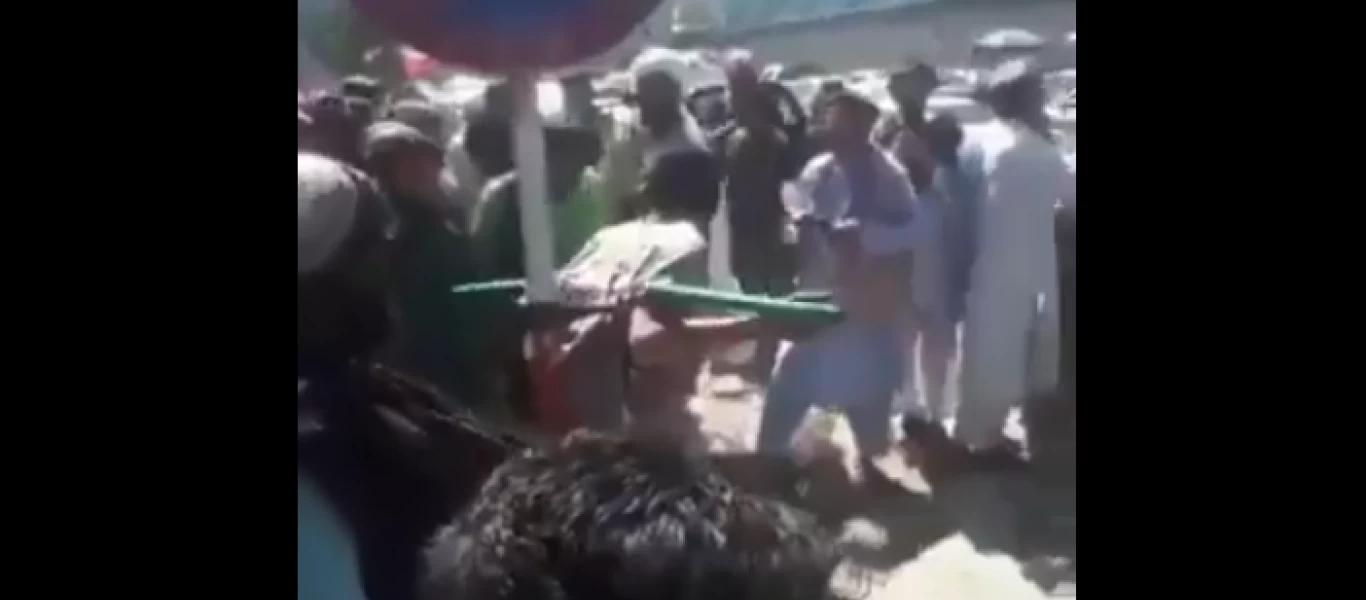 Δημόσιος ξυλοδαρμός κλέφτη από τους Ταλιμπάν (βίντεο)